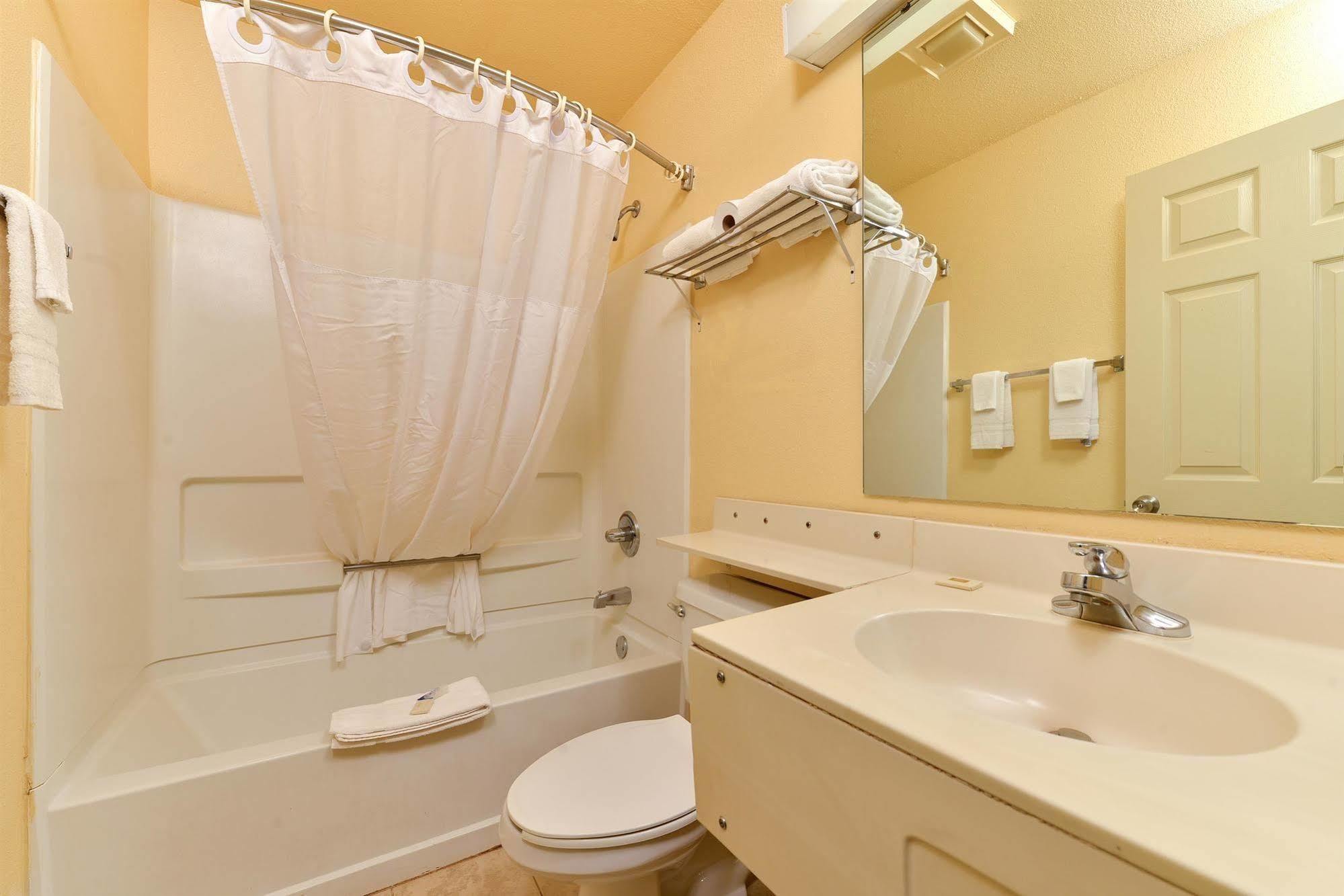 Americas Best Value Inn And Suites Albemarle Oda fotoğraf